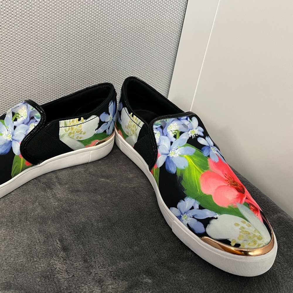 Ted Baker London Laulei floral slip-on sneakers w/ gold accents. Pink, blue. 9 - Picture 3 of 11